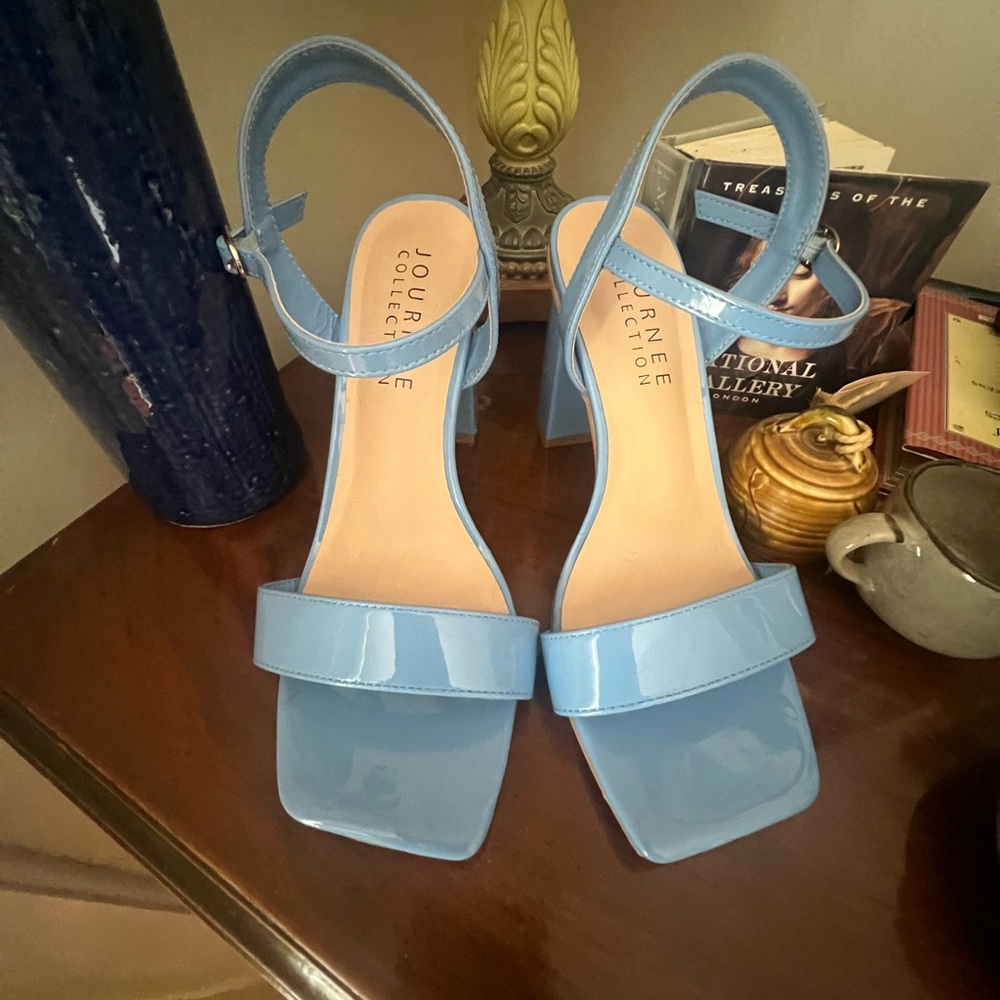 Journee Tivona Sandal Blue 7 1/2
Bought for a wedding (bridesmaid dress)